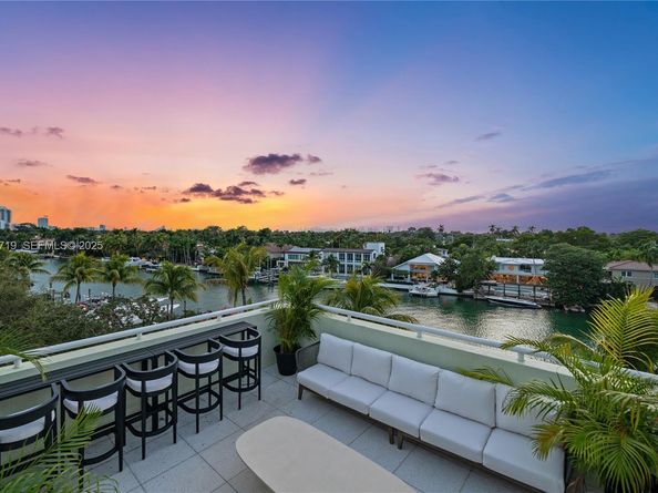 6109 W Laguna Dr W 6109, Miami Beach FL 33141