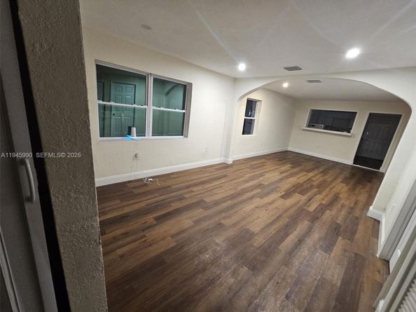 1717 NW 69th St, Miami FL 33147