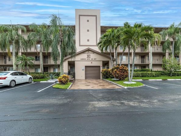 12550 SW 15th St 205E, Pembroke Pines FL 33027