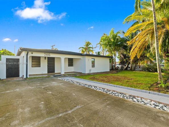 705 E 9th Ln, Hialeah FL 33010