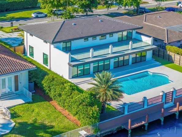 406 Holiday Dr, Hallandale Beach FL 33009