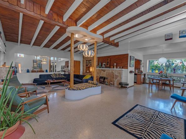 1895 SW 25th St, Miami FL 33133