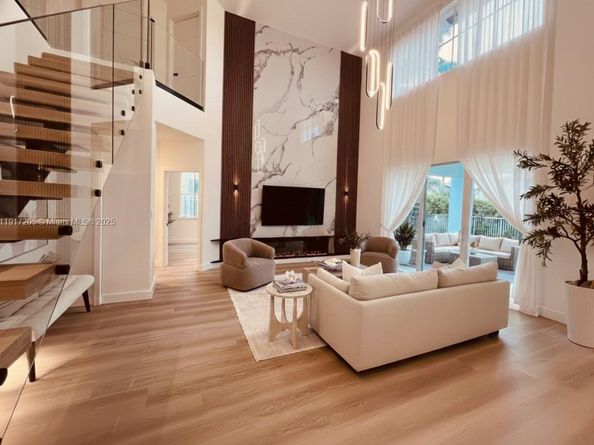 804 Crestview Cir, Weston FL 33327