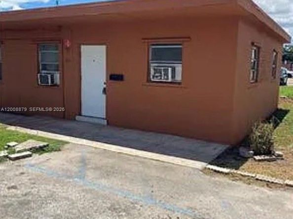 1109 SW 2nd St, Homestead FL 33030
