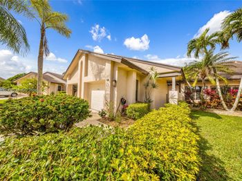 5302 Fairway Woods Dr
