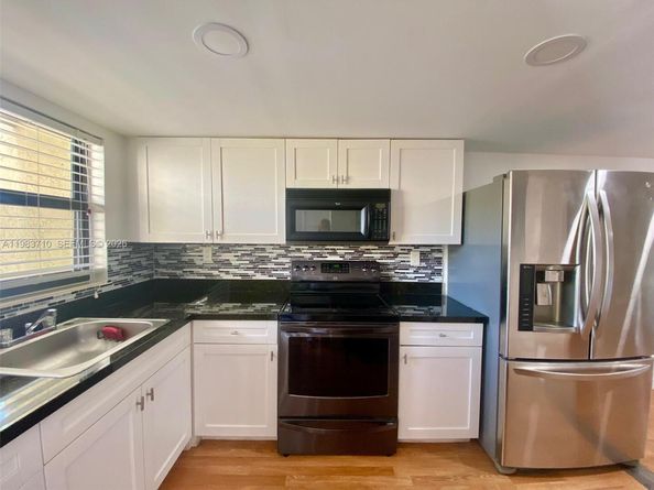 8975 Palm Tree Ln 8975, Pembroke Pines FL 33024