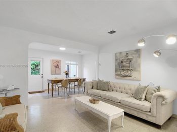 231 NE 43rd St