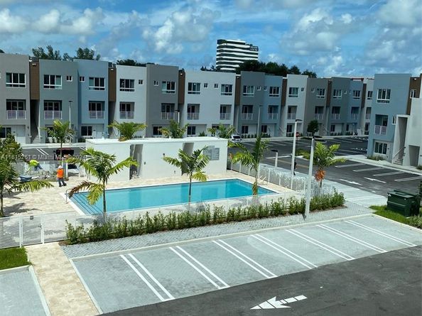 2505 NE 193rd St 4207, Miami FL 33180