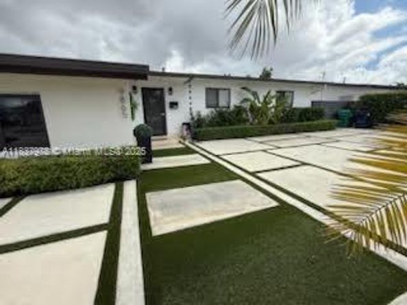 9865 SW 16th St, Miami FL 33165