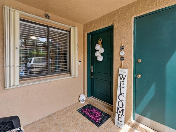 205 Lakeview Dr 103, Weston FL 33326