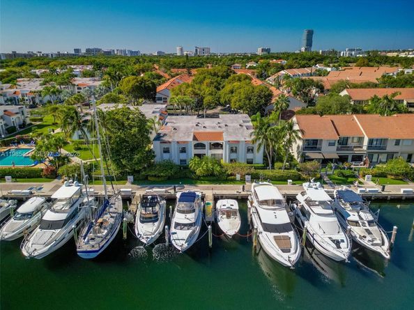 3549 Magellan Cir 418, Aventura FL 33180