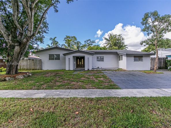 840 NE 182nd Ter, North Miami Beach FL 33162