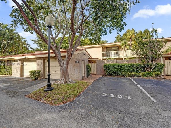 2305 Saint Andrews Rd 129, Hollywood FL 33021