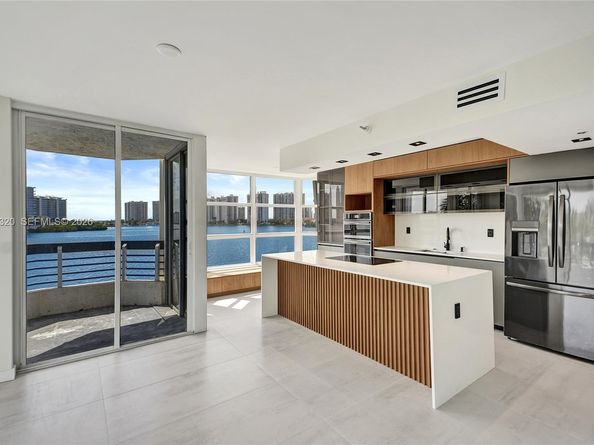 3530 Mystic Pointe Dr 415, Aventura FL 33180