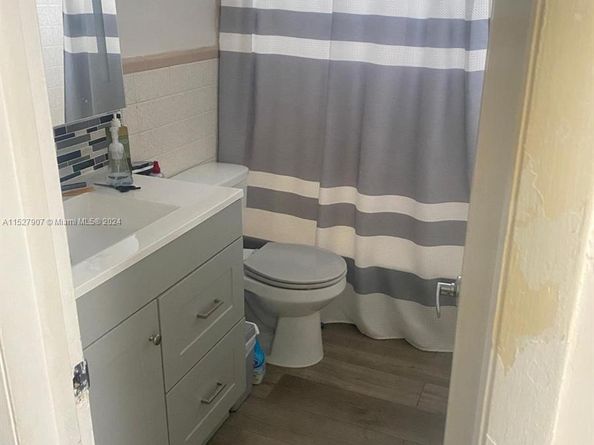 5500 SW 77th Ct 201, Miami FL 33155