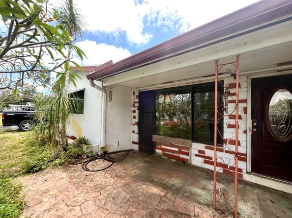 6720 Cody St, Hollywood FL 33024