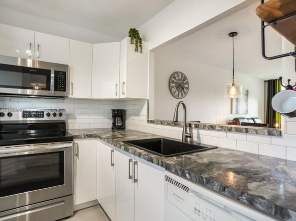 4706 NW 36th St 507, Lauderdale Lakes FL 33319