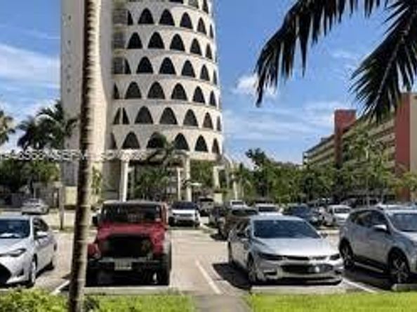 1700 NE 191st St 202, Miami FL 33179