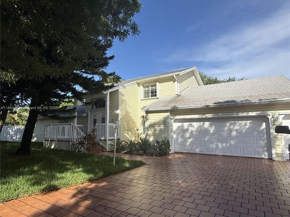 15051 SW 149th St, Miami FL 33196