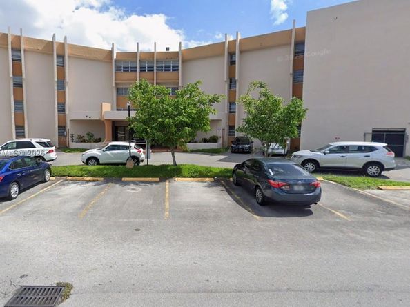 9678 Fontainebleau Blvd 311, Miami FL 33172