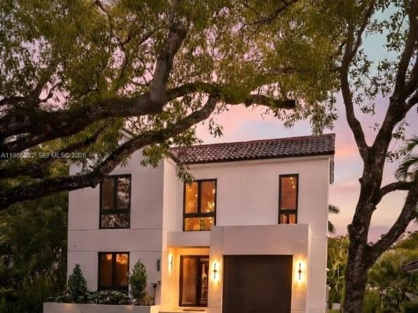 555 Catalonia Ave, Coral Gables FL 33134