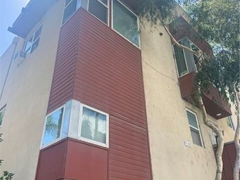 302 E 19th