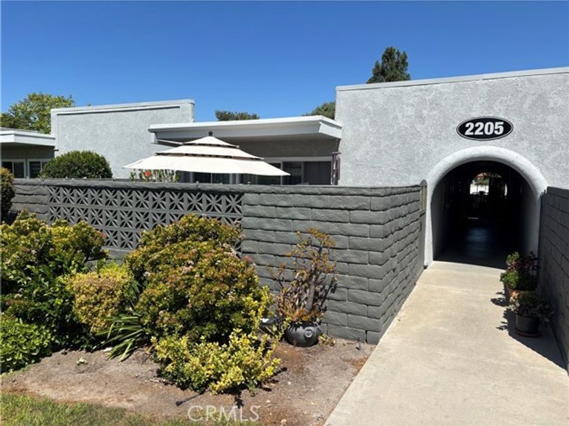 2205 Via Mariposa G, Laguna Woods CA 92637