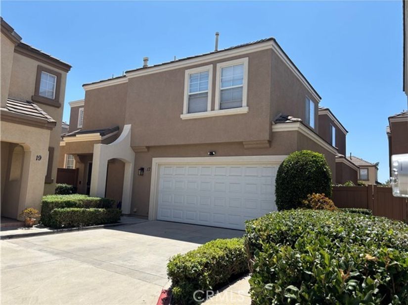 17 Rue Fontaine, Lake Forest (el Toro) CA 92610