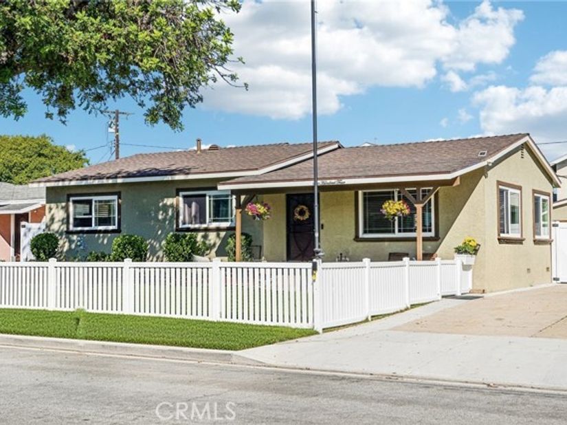 604 Knowell, Costa Mesa CA 92627