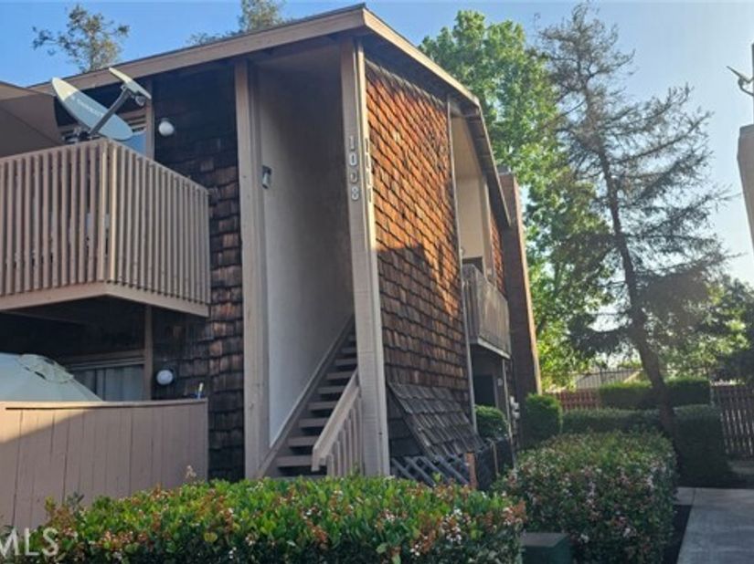 1008 Cabrillo Park C, Santa Ana CA 92701
