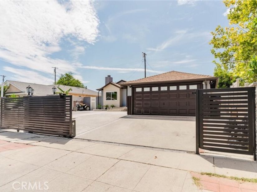 7725 Loma Verde Avenue, Canoga Park (los Angeles) CA 91304