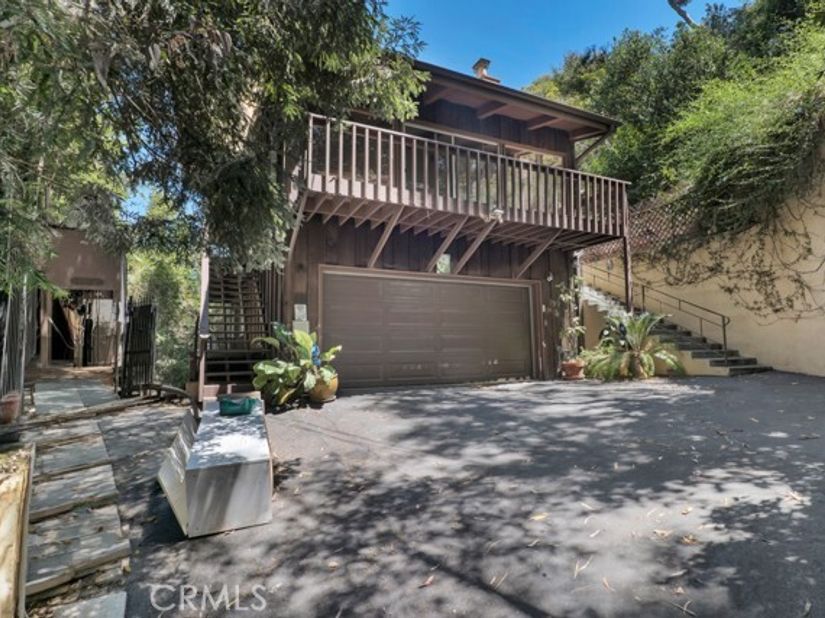 518 Latimer Rd, Santa Monica CA 90402