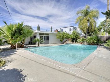 10412 Reseda