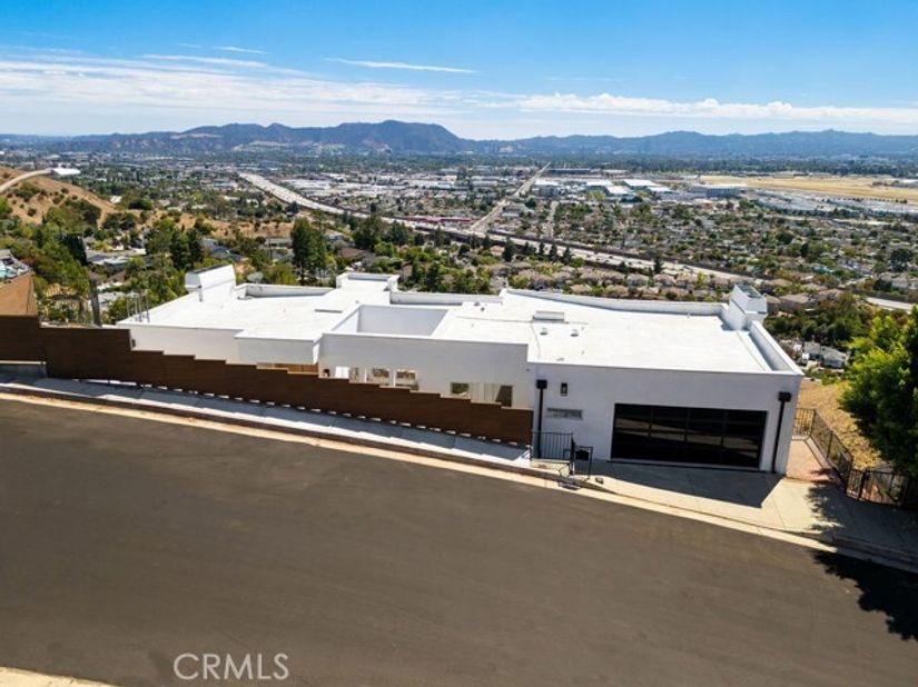 10050 Olivia Terrace, Burbank CA 91352