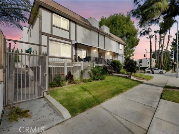 17303 Chatsworth Street 4, Granada Hills (los Angeles) CA 91344