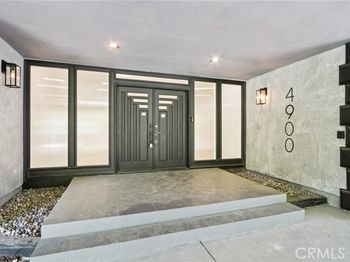 4900 Queen Victoria
