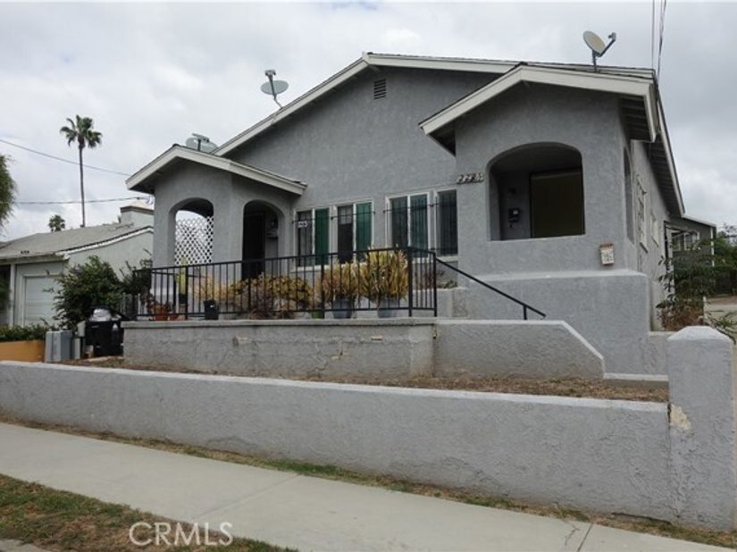 2221 Elsinore, Los Angeles CA 90026