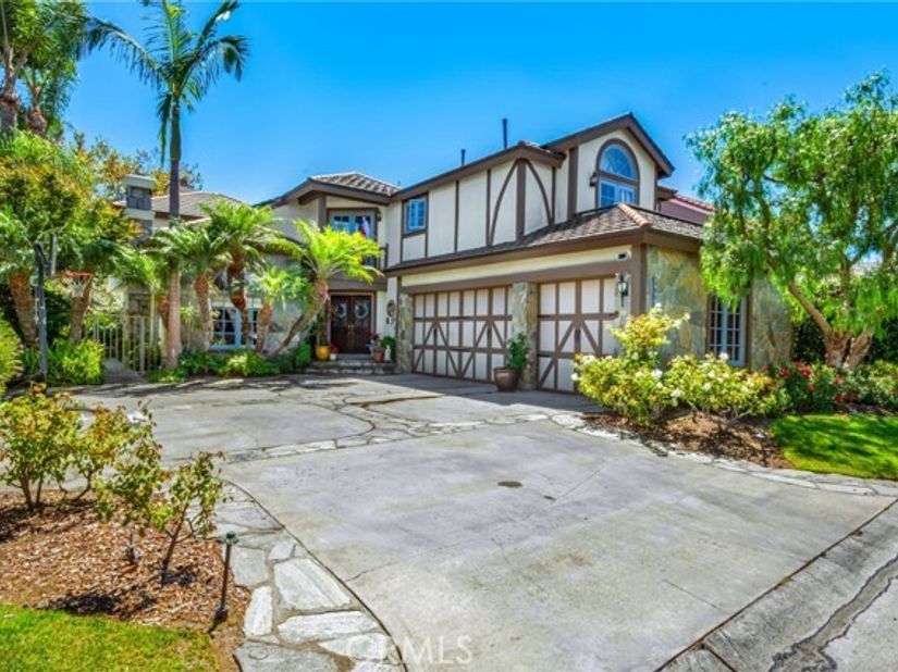 19381 Woodlands Dr, Huntington Beach CA 92648