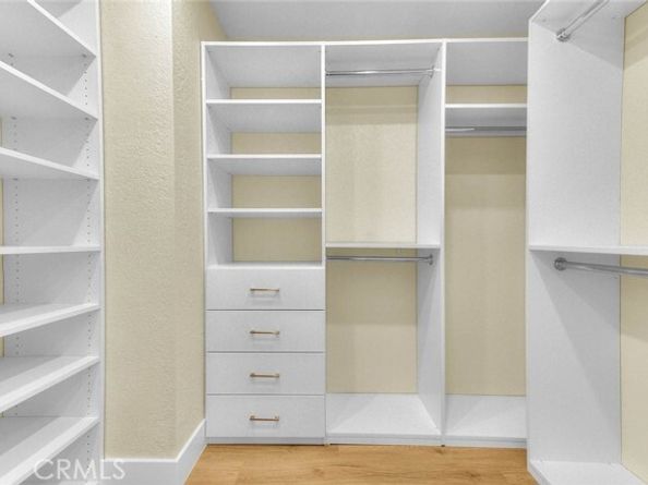 18223 Delano, Tarzana (los Angeles) CA 91335