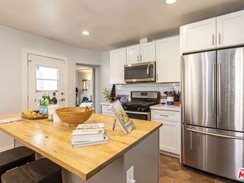 1432 W 91ST Street