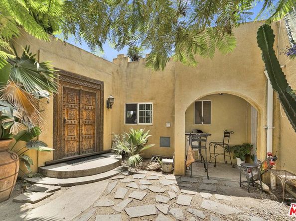 9506 Yolanda Avenue, Northridge CA 91324