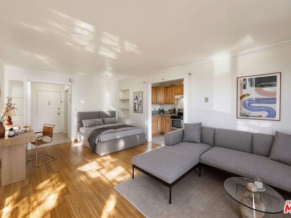 425 S Kenmore Avenue 104, Los Angeles CA 90020