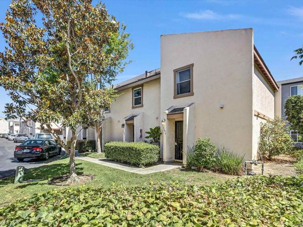 5696 Caminito Roberto, San Diego CA 92111