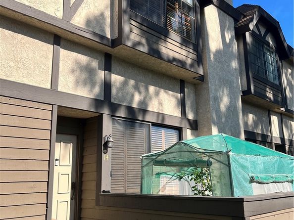 19230 Wyandotte 14, Reseda CA 91335