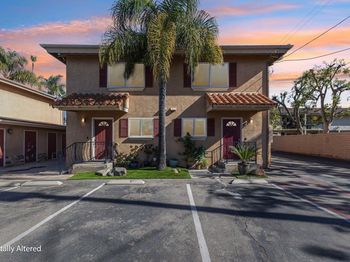 792 N Mollison Avenue