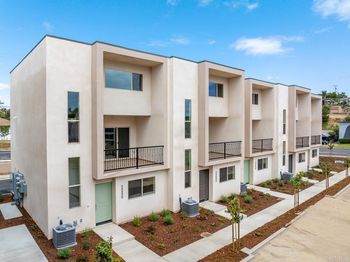 2244 Calle Chanate