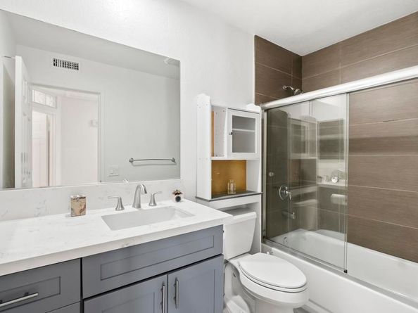 7215 Calabria Ct 74, San Diego CA 92122