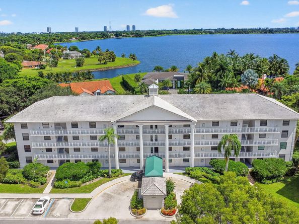 3516 Whitehall Drive 301, West Palm Beach FL 33401