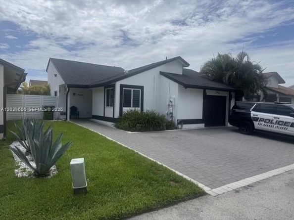 1131 SW 110th Avenue, Pembroke Pines FL 33025