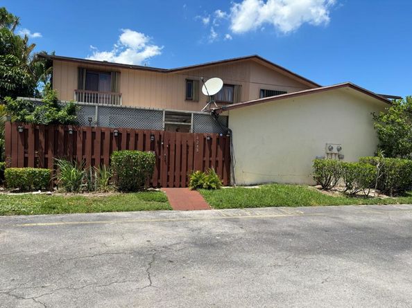 4248 Landar Drive, Greenacres FL 33463